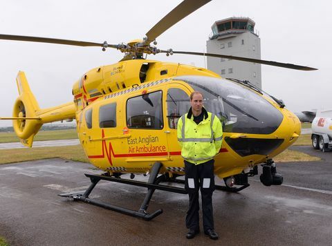 Kembridžas hercogs sāk pirmo maiņu kā gaisa ātrās palīdzības pilots