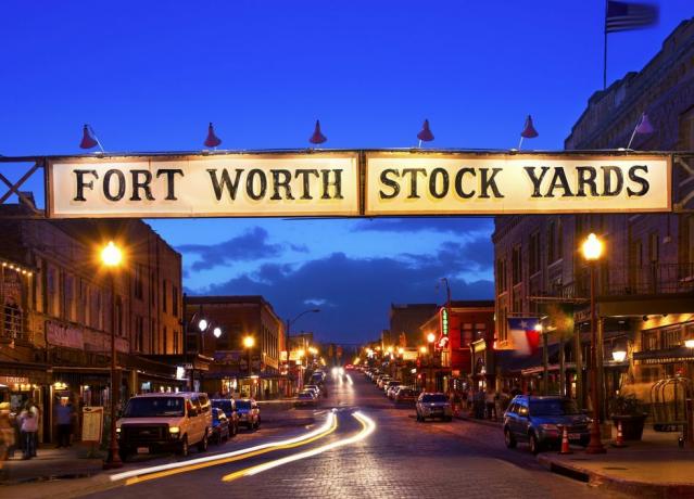 Fortworth Stock yards on Exchange Street ir vēsturisks rajons fortworth, Teksasas rajons ir iekļauts nacionālajā vēsturisko vietu reģistrā un bija kādreizējais aknu tirgus.