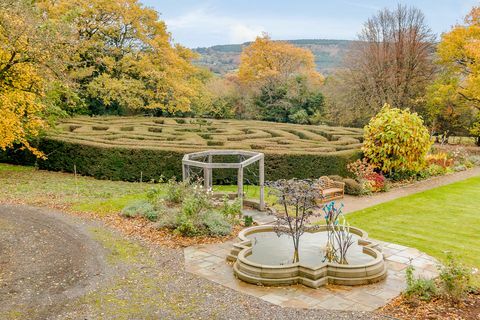 Pārdod savrupmāju ar 6 guļamistabām Chepstow, Monmouthshire ar labirintu