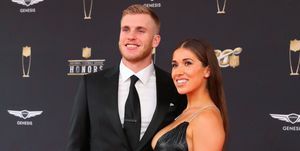 Maiami, 01. februāris Losandželosa, rams, uztvērējs Cooper Kupp un viņa sieva Anna Kroskreja pozēja pirms nfl apbalvojums 2020. gada 1. februārī Adrienne Arsht centrā Maiami attēlus