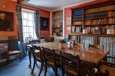 Pārdod burvīgu māju Bamptonas ciematā, kur atrodas Downton Abbey