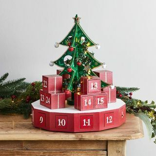 Ziemassvētku eglītes 3D koka Adventes kalendārs