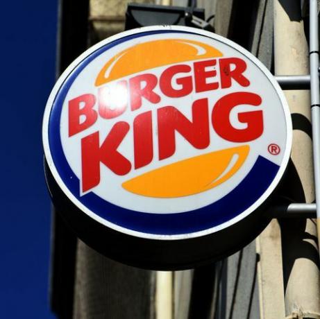 marseļa, france 20200718 burgeru karaļa logotips, kas redzams restorāna filiālē marseļā, fotoattēls: Gerard bottinosopa imageslightrocket via getty images