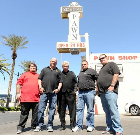 Filmas Pawn Stars dalībnieki kanālā History. 