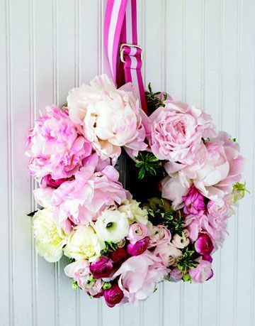 Ziedu vainags ar rozā grosgrain lentes jostu