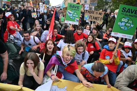 greta Thunberg pret klimata pārmaiņām protestē Glāzgovā