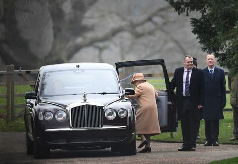 Royals apmeklē baznīcu