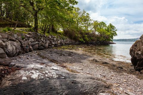 Īrijā tiek pārdota glengarriff pils