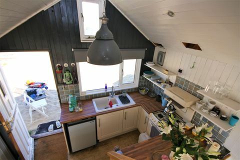 Hut 78 Mudeford Spit Christchurch Dorset - virtuve - Denisons