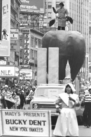 new york yankees bucky dent brauc virs lielā ābola pludiņa 1978. gada macys parādē