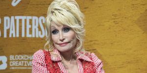 Dolly Parton apspriež viņu jauno grāmatu palaišanu, Rose, palaist romānu, kas rakstīts kopā ar Džeimsu Patersonu Dollyverse, ko nodrošina blokķēdes radošās laboratorijas eluvio 2022. gada sxsw konferences un festivāla laikā Acl tiešraidē noskaņas teātrī 2022. gada 18. martā Ostinā, Teksasā, foto autors: Riks kernfilmmagic