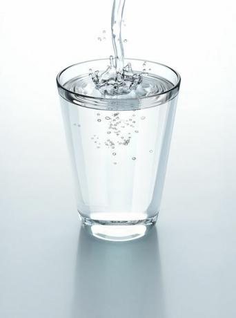 glāzi ūdens
