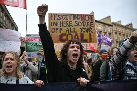 greta Thunberg pret klimata pārmaiņām protestē Glāzgovā