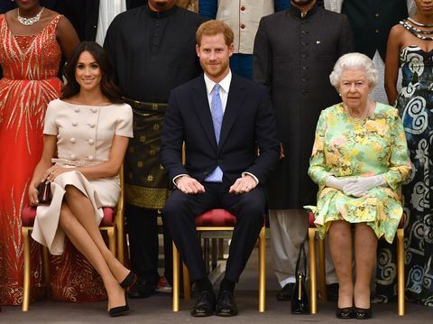 Viņas Majestāte rīko galīgo karalienes jauno vadītāju balvu pasniegšanas ceremoniju