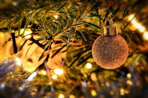 Close-up, dēļ, ziemsvētki, koks, ar, zelts, Bauble