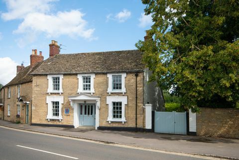 Pārdod burvīgu māju Bamptonas ciematā, kur atrodas Downton Abbey
