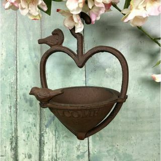 Vintage čuguna sirds formas putnu sēklu barotava