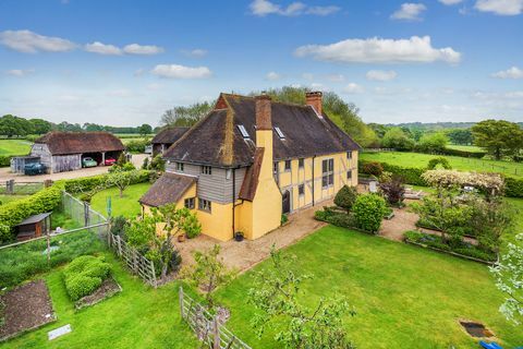 Gleznainā II pakāpes kotedža - Froggats Cottage - Surrejā, kas atspoguļota nesenajā BBC raidījuma Bēgšana uz valsti epizodē, tagad tirgū ir pieejama par 1,6 miljoniem sterliņu mārciņu. 